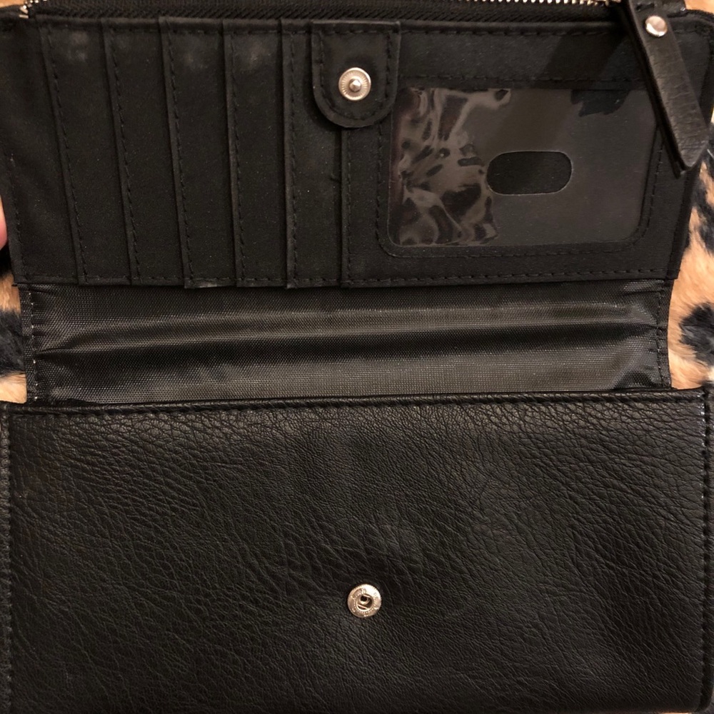 Max Studio Wallet - Picture 2 of 3